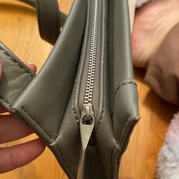 Grey matt & nat crossbody or shoulder bag - Picture 5 of 9